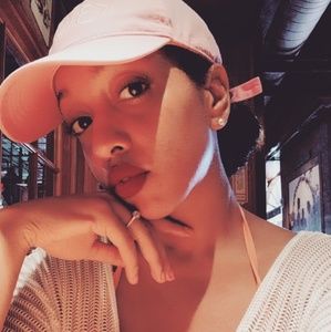 Meet your Posher, Antoinette